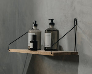 FRAMA Shelf Natural Oak D20/W40 Black / Context
